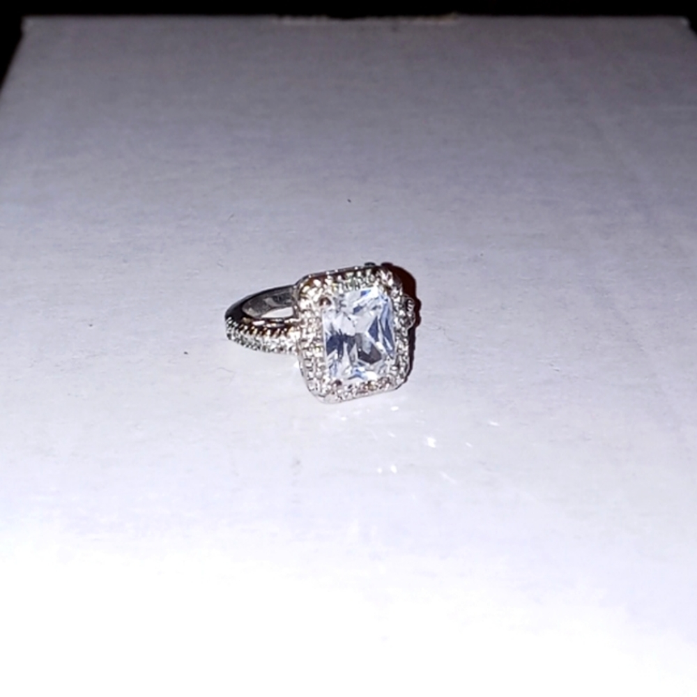 Women's Engagement Ring